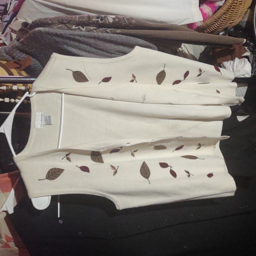 Cream Leaf Pattern Vest